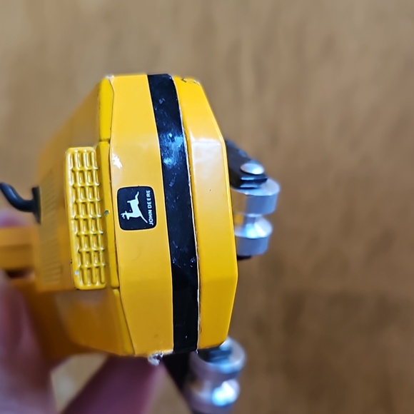 John Deere Excavator by Ertl - Picture 5 of 9